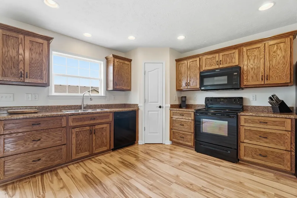 1824 Elizabeth Lane Columbia TN 38401