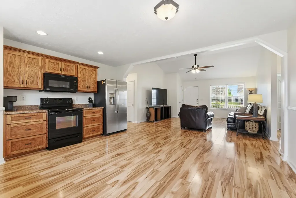 1824 Elizabeth Lane Columbia TN 38401