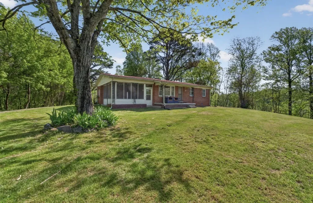 17015 Nashville Highway Buffalo Valley TN 38548