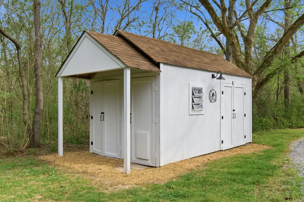 293 E Piney Road Dickson TN 37055