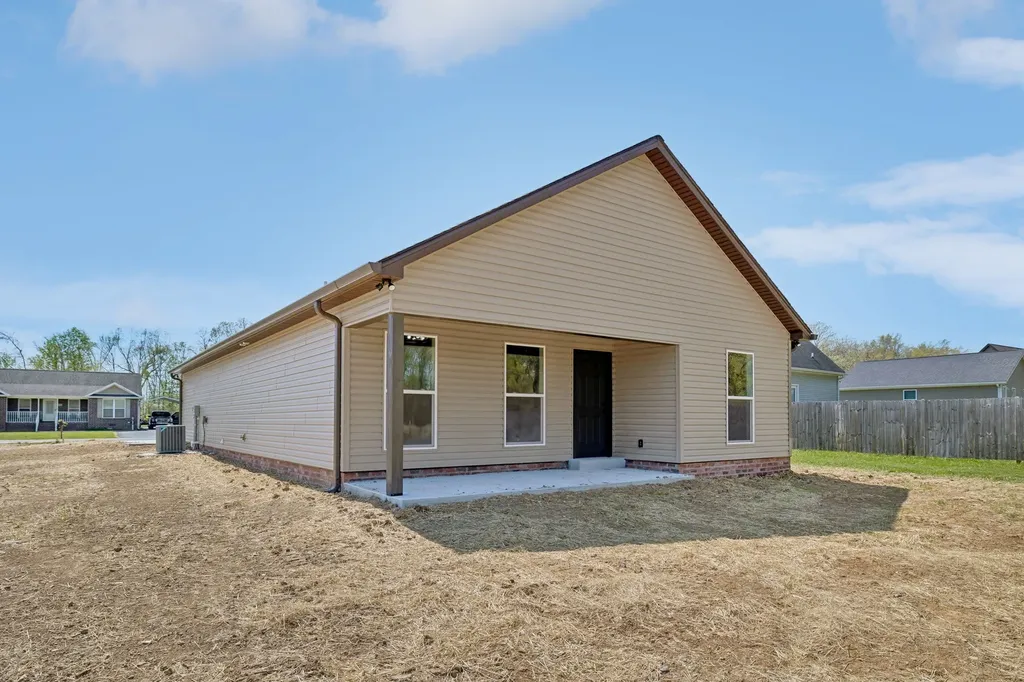 242 Green Meadow Drive Smithville TN 37166
