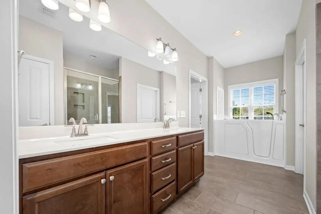 2415 Stonecenter Lane Murfreesboro TN 37128