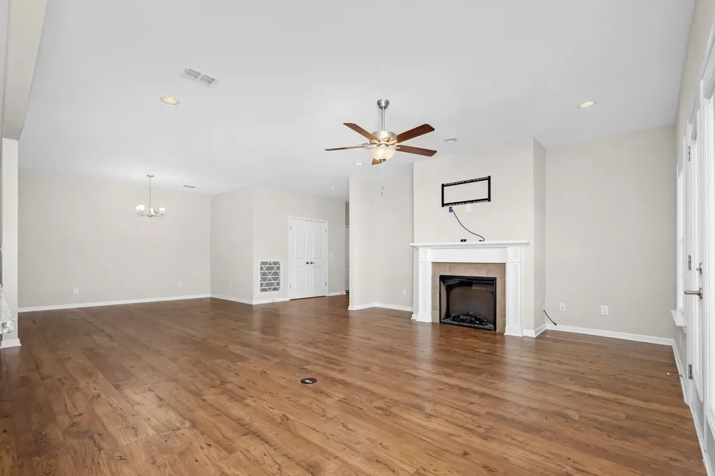 2415 Stonecenter Lane Murfreesboro TN 37128