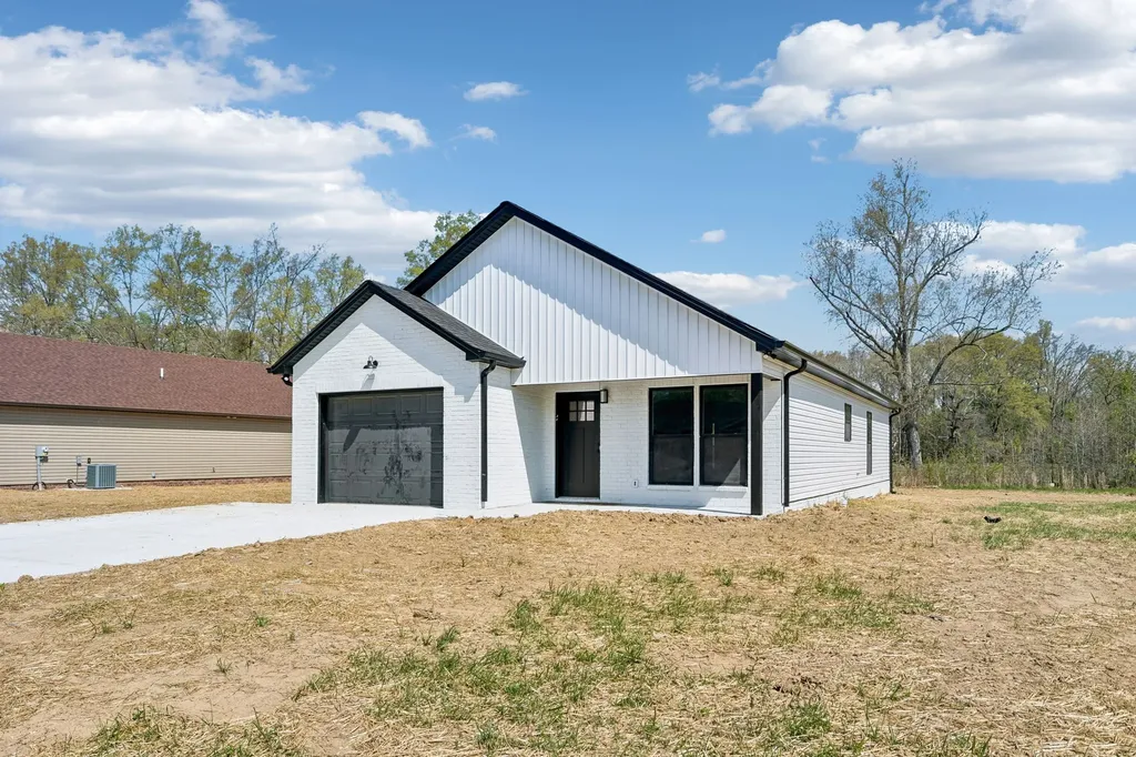 190 Green Meadow Drive Smithville TN 37166