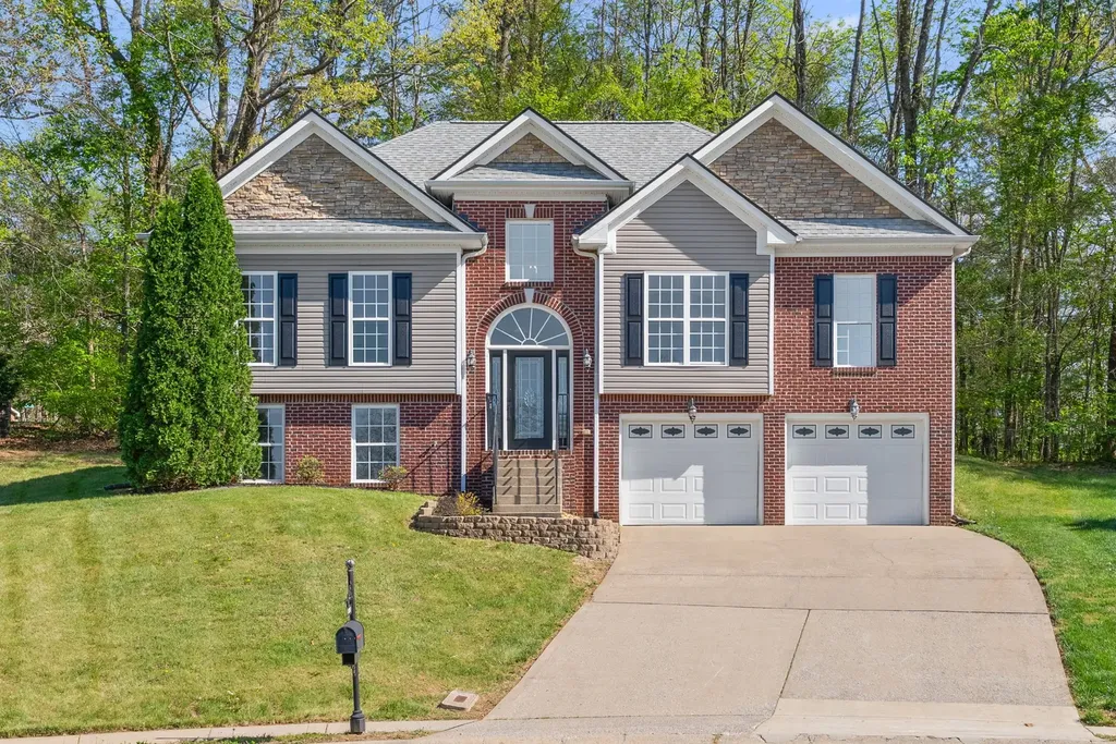 1986 Stone Valley Court Clarksville TN 37043