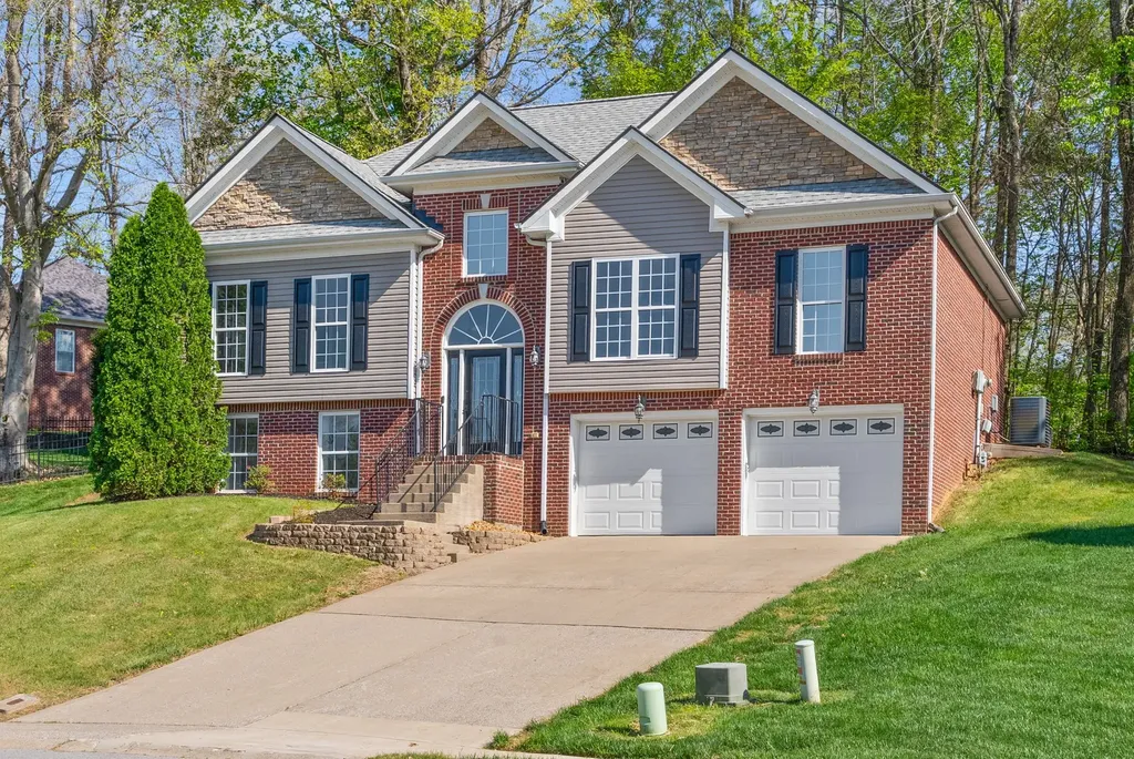1986 Stone Valley Court Clarksville TN 37043