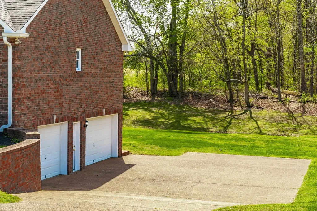 251 Allen Drive Greenbrier TN 37073