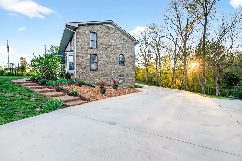 2560 Highway 48 Clarksville TN 37040
