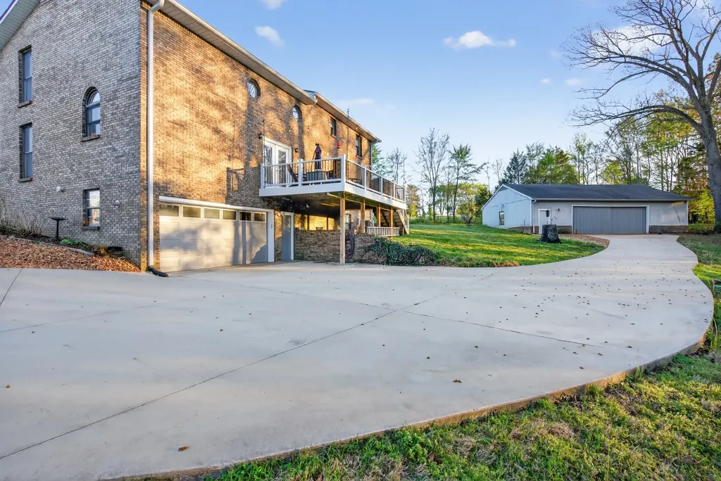2560 Highway 48 Clarksville TN 37040