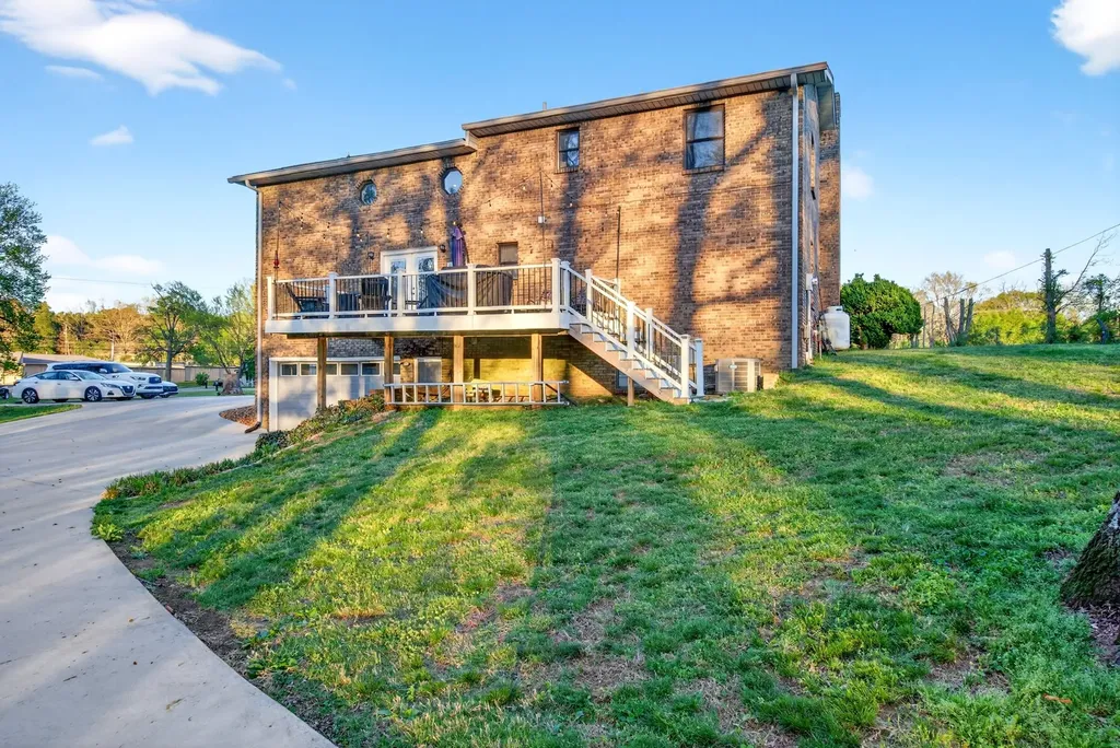 2560 Highway 48 Clarksville TN 37040