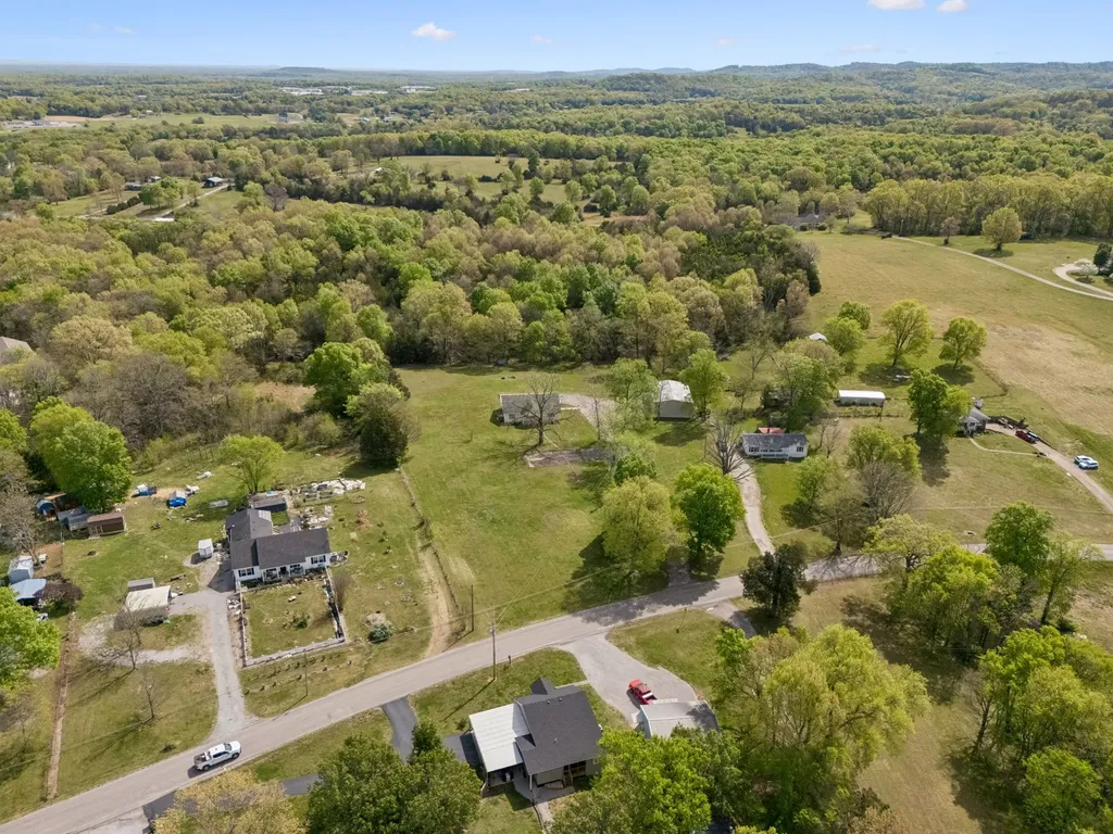 1235 Yell Road Lewisburg TN 37091