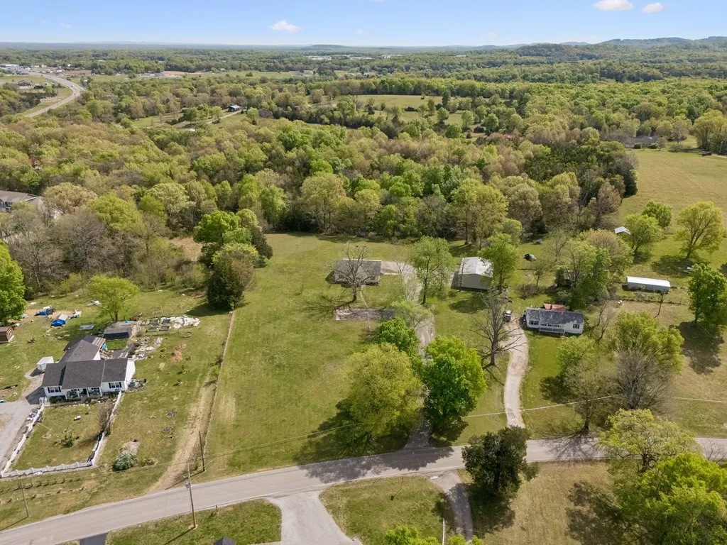 1235 Yell Road Lewisburg TN 37091
