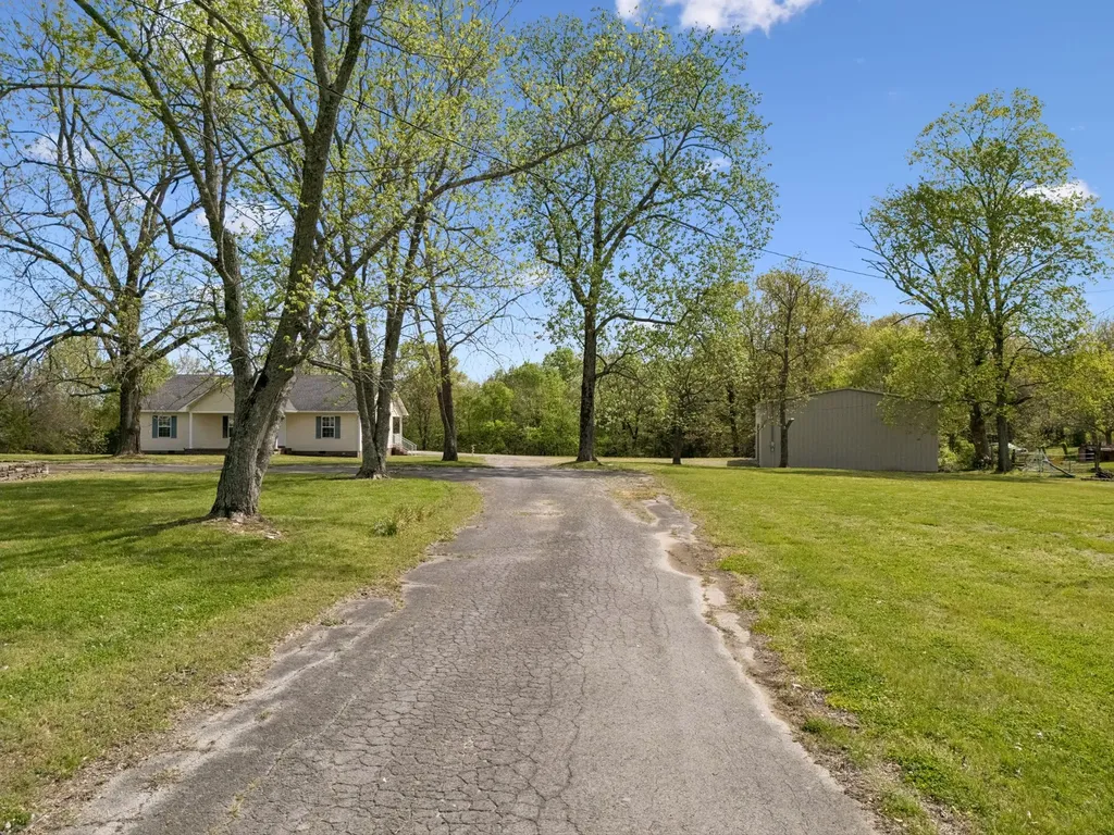 1235 Yell Road Lewisburg TN 37091