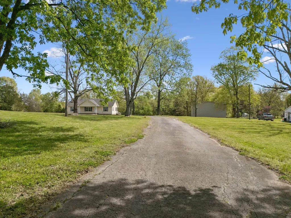 1235 Yell Road Lewisburg TN 37091