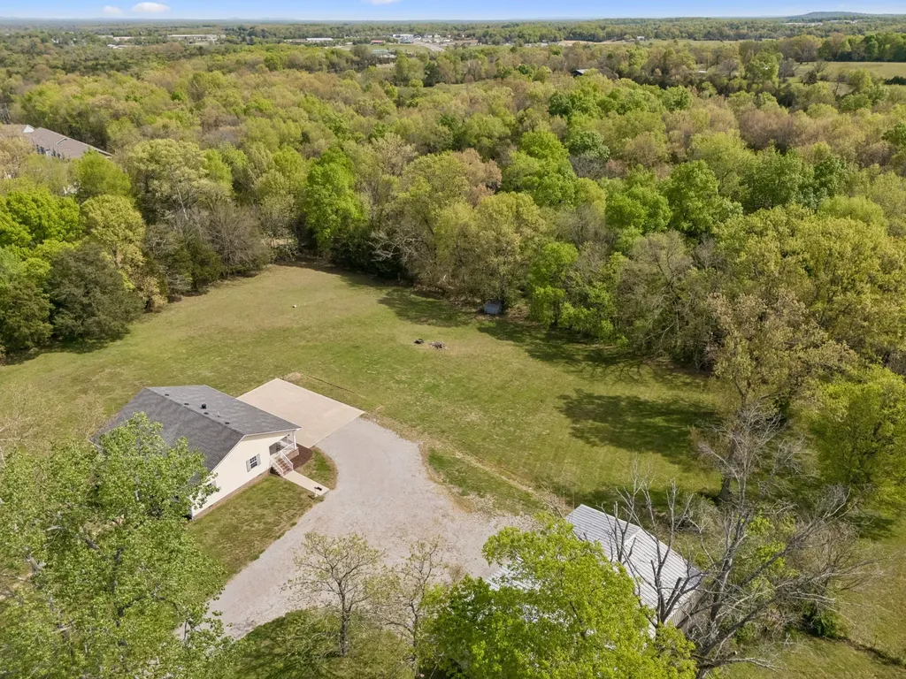 1235 Yell Road Lewisburg TN 37091