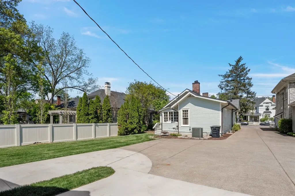 240 4th Ave, S Franklin TN 37064