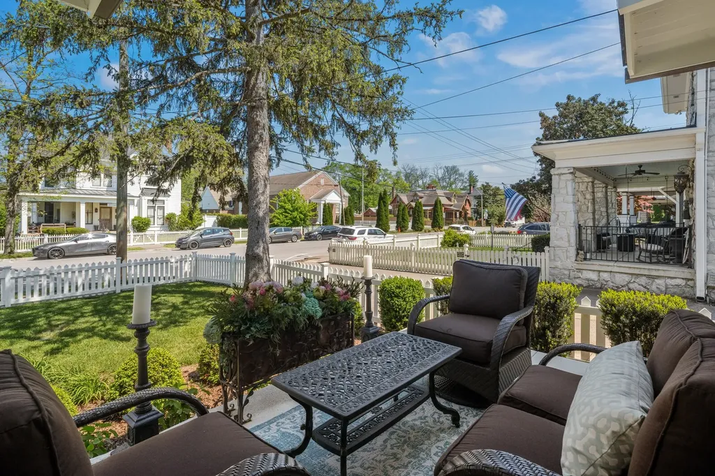 240 4th Ave, S Franklin TN 37064