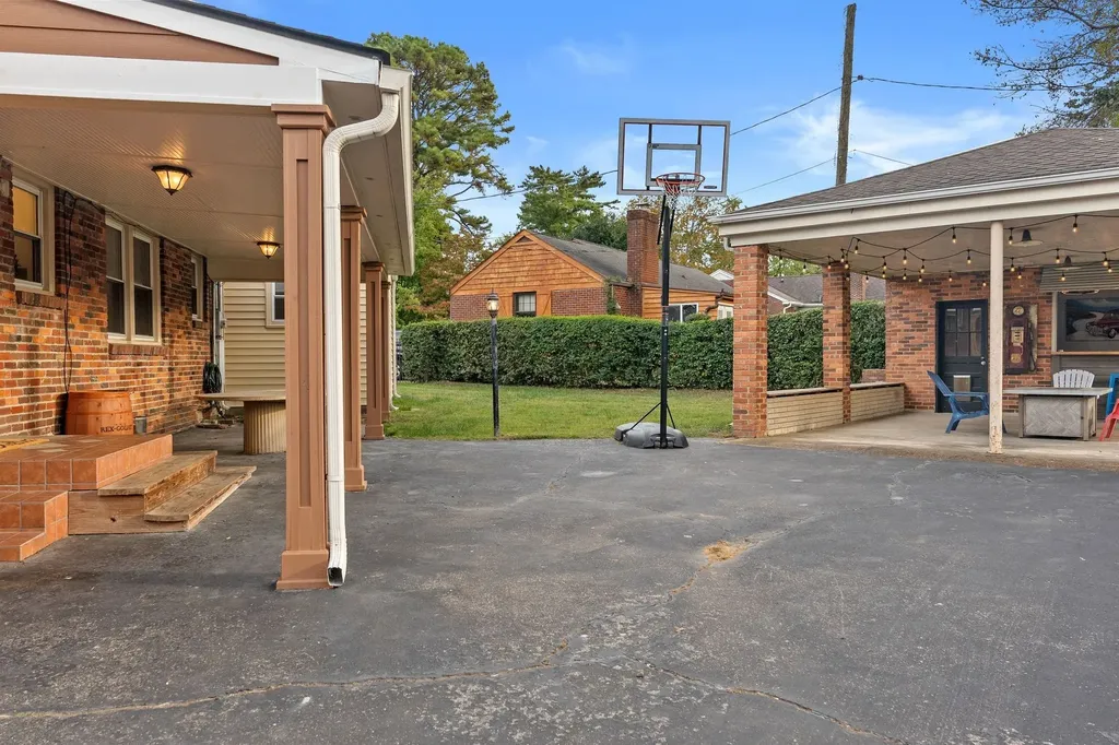 2205 Crestline Drive Nashville TN 37214