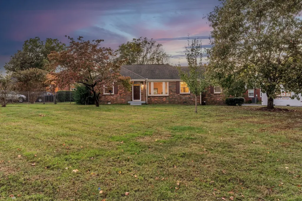 2205 Crestline Drive Nashville TN 37214