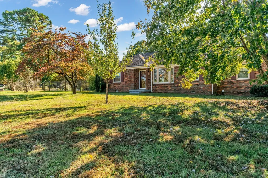 2205 Crestline Drive Nashville TN 37214