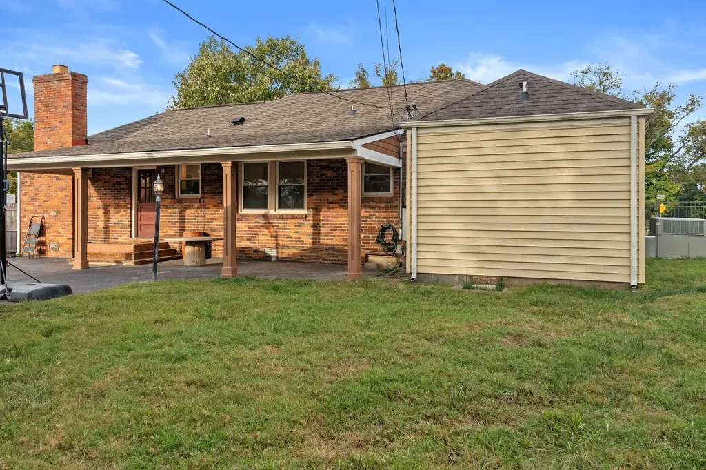2205 Crestline Drive Nashville TN 37214
