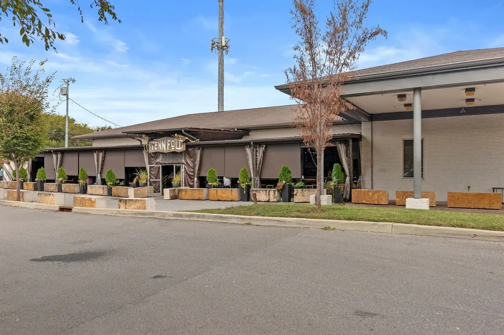 2205 Crestline Drive Nashville TN 37214
