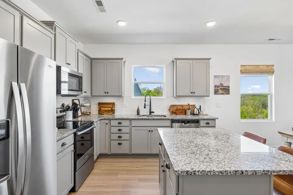 4201 Ellie Court Columbia TN 38401