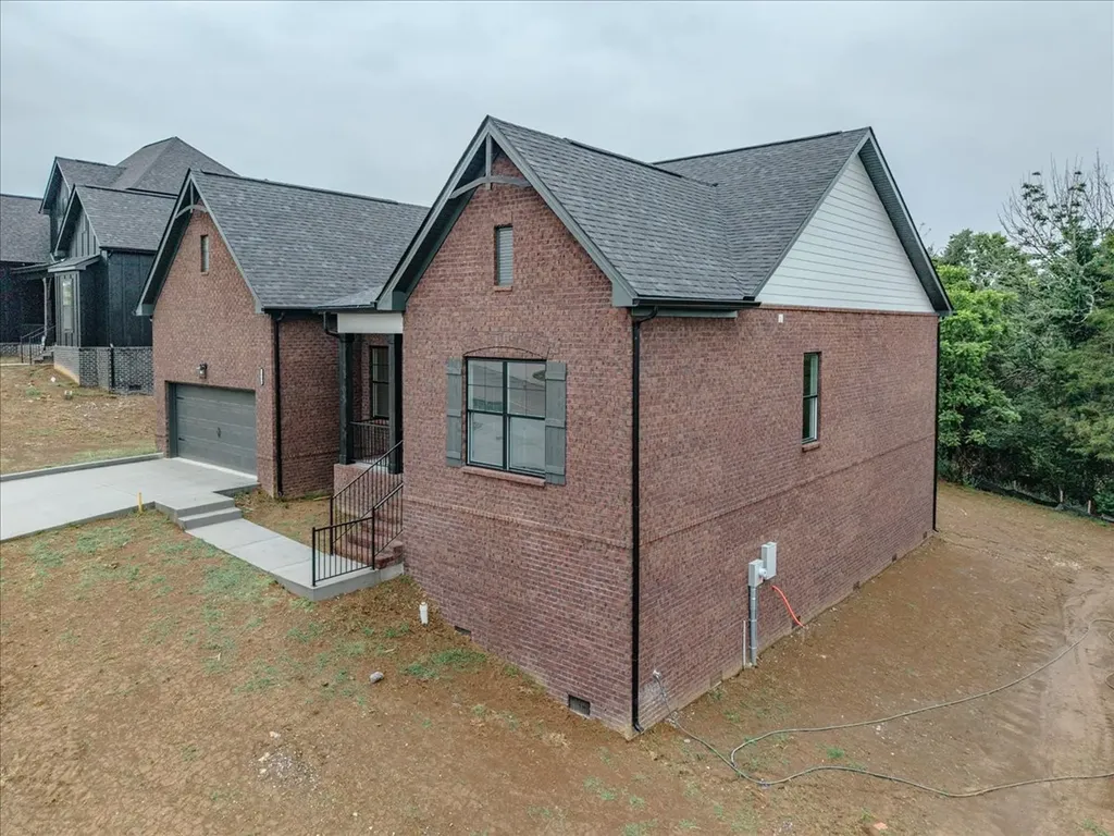 1006 Tiane Trail Gallatin TN 37066