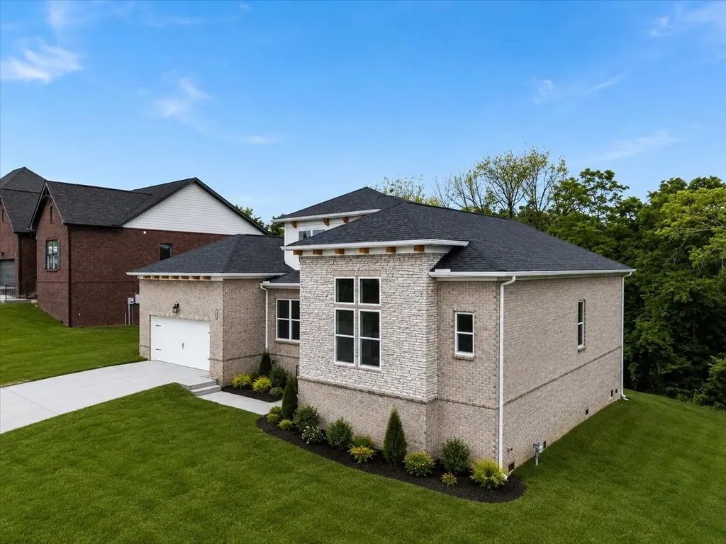 1004 Tiane Trail Gallatin TN 37066