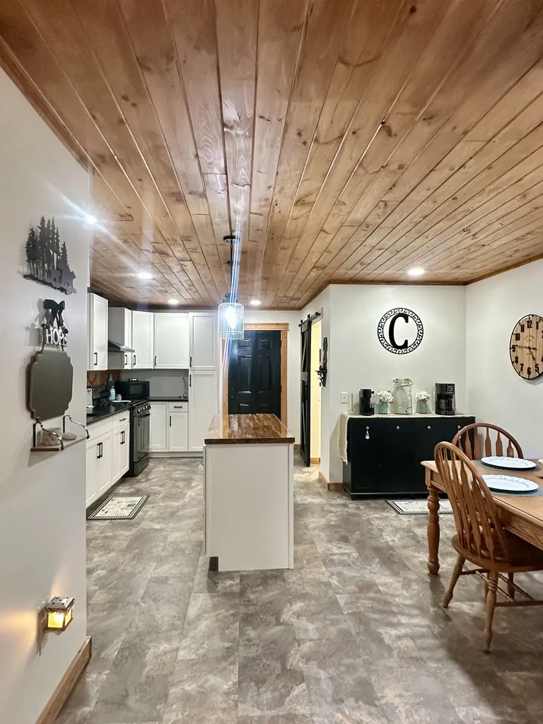 673 Arrowhead Road Moss TN 38575