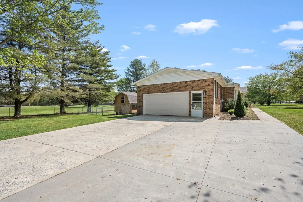 906 Country Club Drive Tullahoma TN 37388