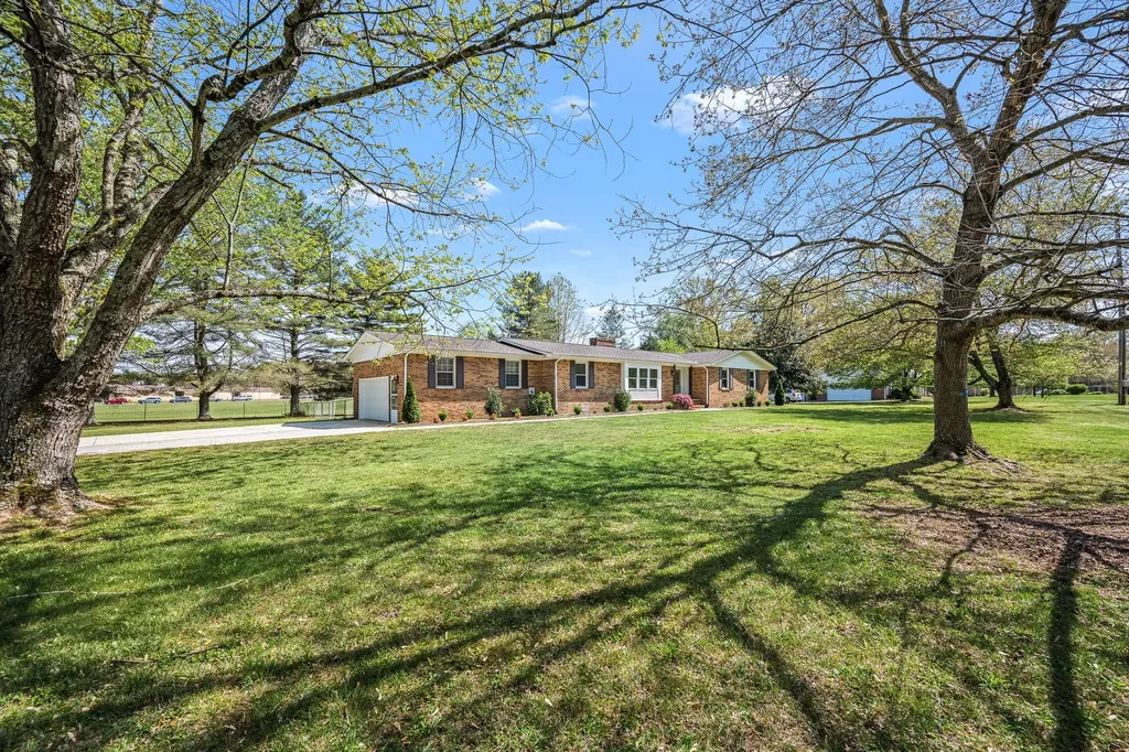 906 Country Club Drive Tullahoma TN 37388