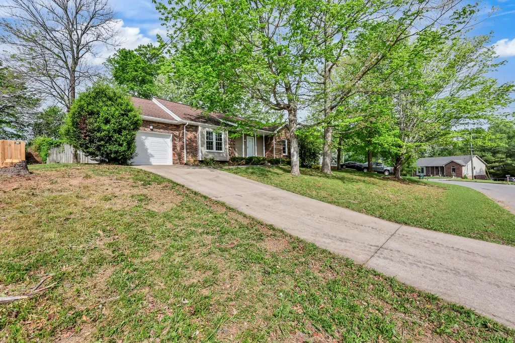 1710 Thistlewood Drive Clarksville TN 37042
