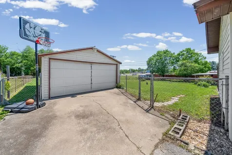 208 Navaho Trail Hopkinsville KY 42240
