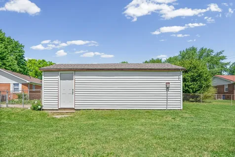 208 Navaho Trail Hopkinsville KY 42240