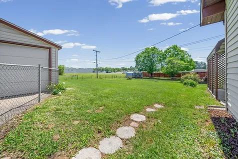 208 Navaho Trail Hopkinsville KY 42240