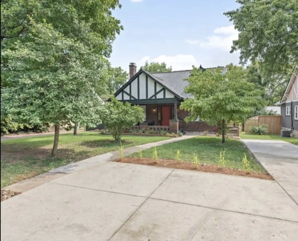 1002 Fairwin Avenue Nashville TN 37216