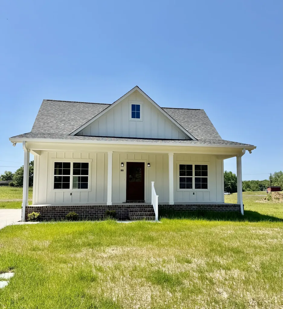 909 Hickory Street Lawrenceburg TN 38464