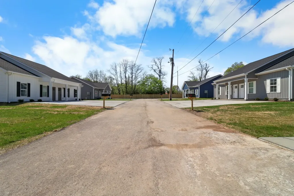 1007 Oak Street Portland TN 37148