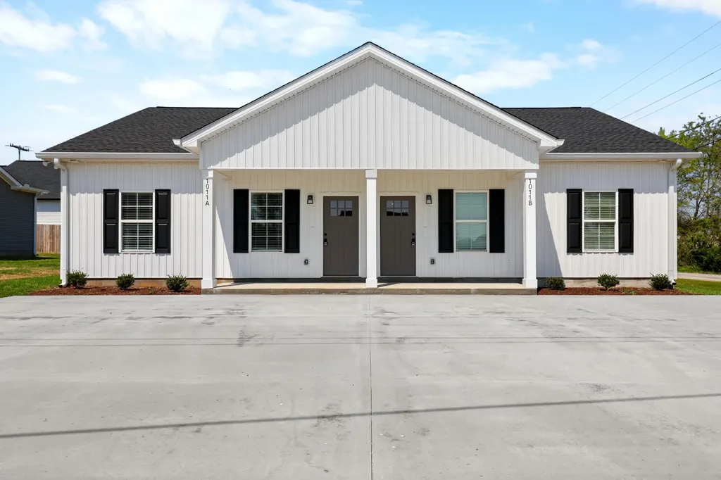 1011 Oak Street Portland TN 37148