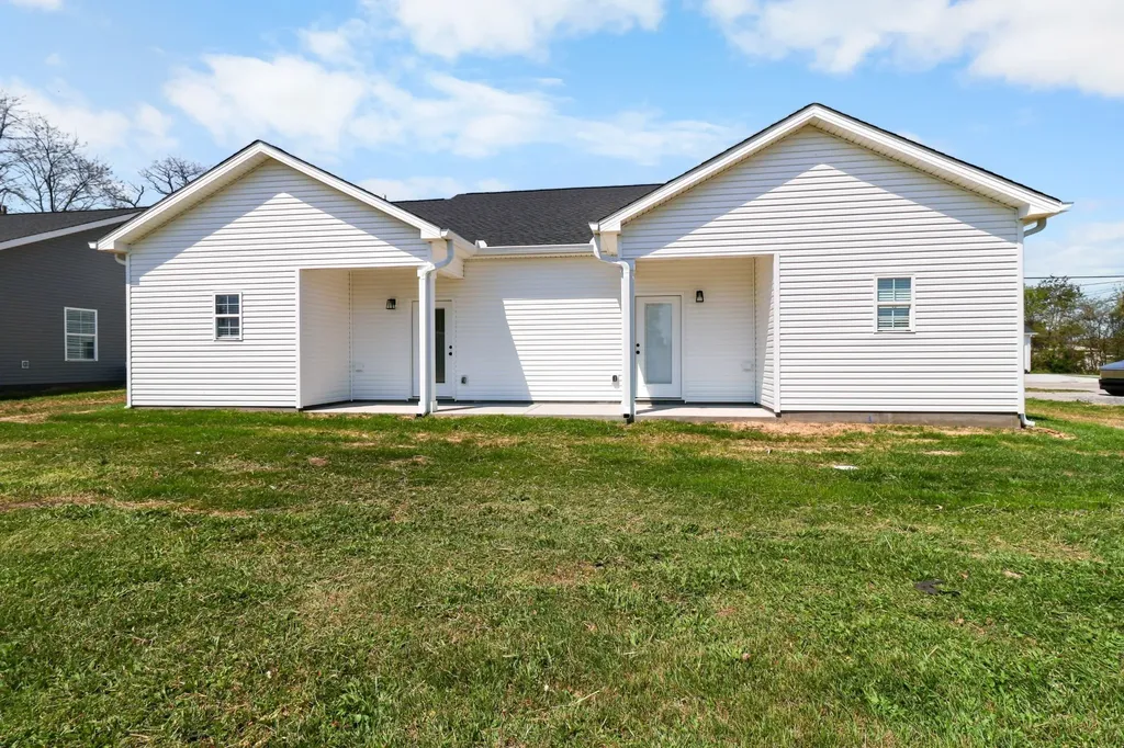1011 Oak Street Portland TN 37148