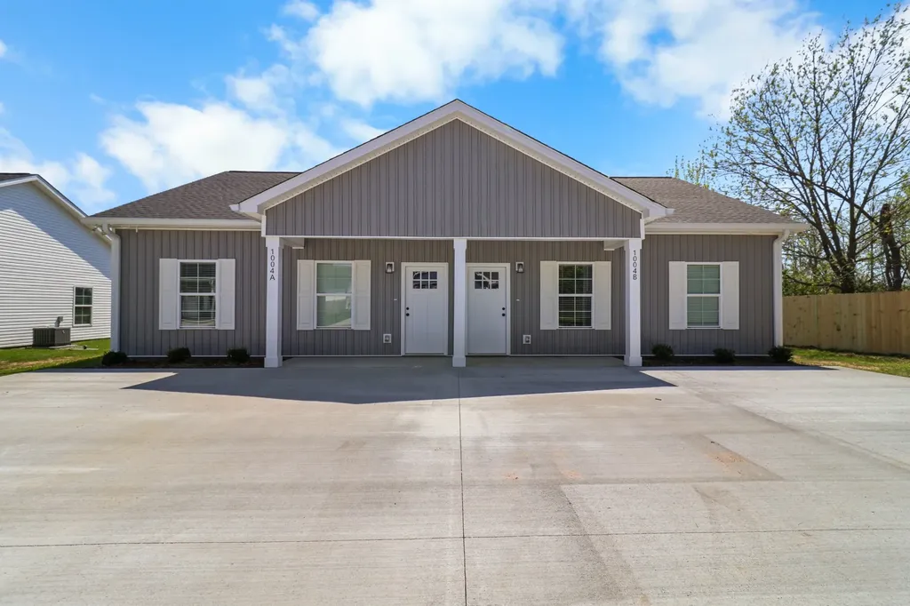 1004 Oak Street Portland TN 37148