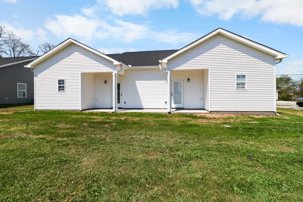 1004 Oak Street Portland TN 37148