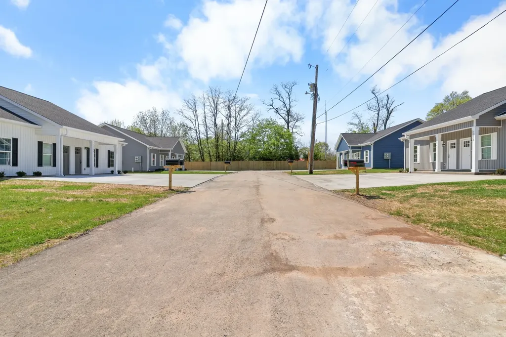1004 Oak Street Portland TN 37148