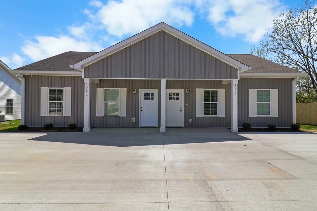 1004 Oak Street Portland TN 37148