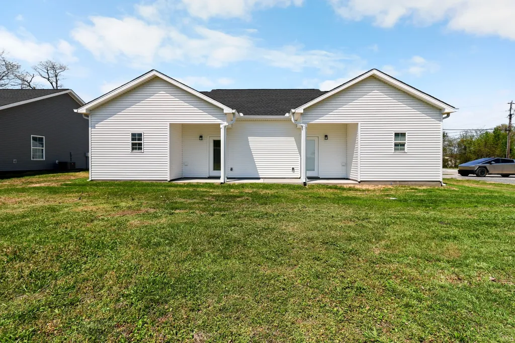 1004 Oak Street Portland TN 37148