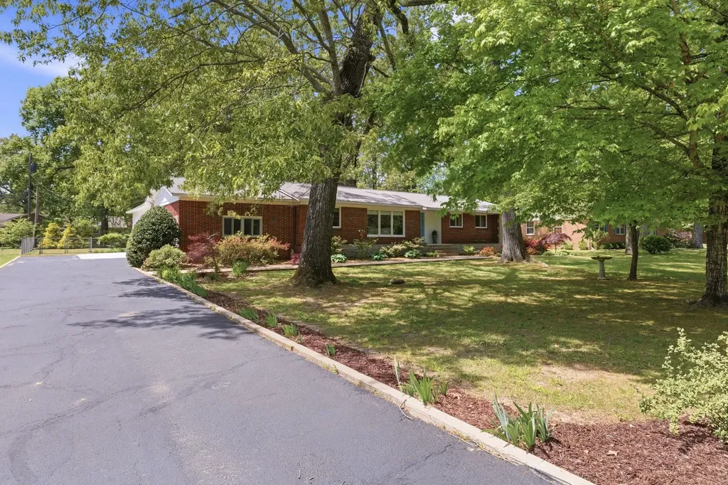 105 Westwood Drive Tullahoma TN 37388