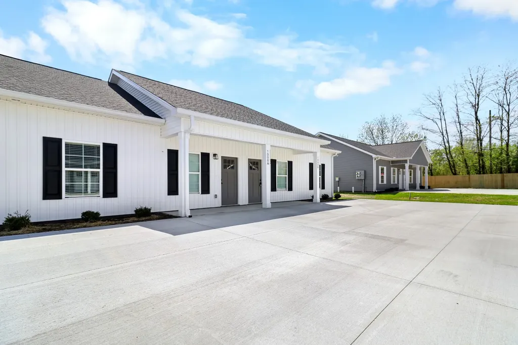 1008 Oak Street Portland TN 37148