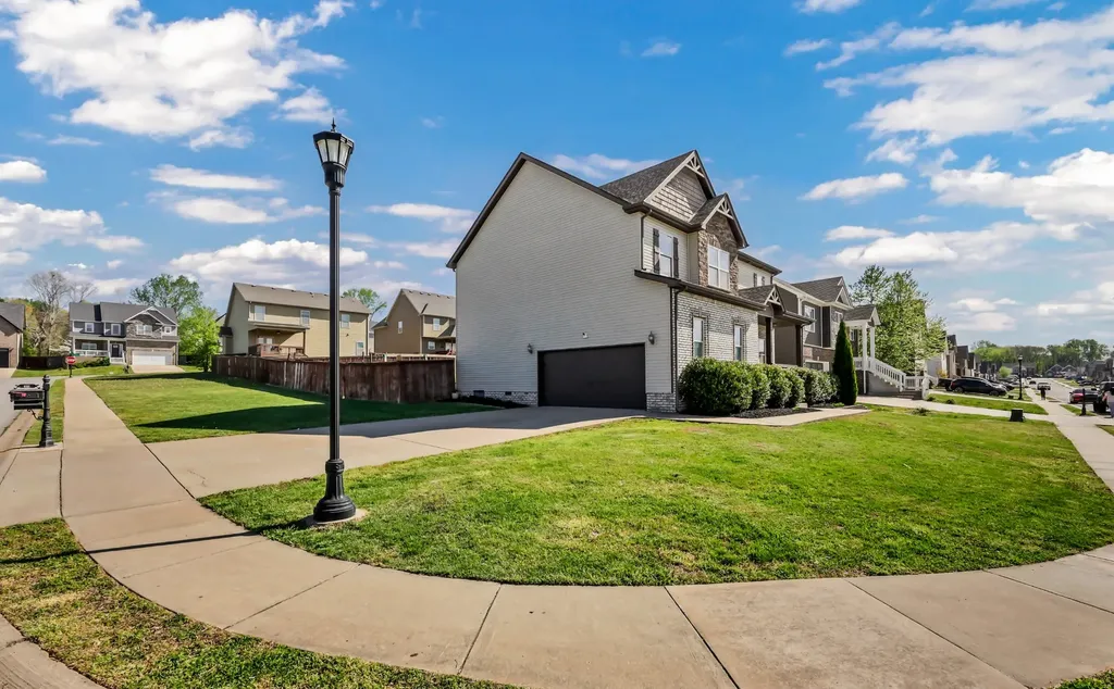 109 Easton Drive Clarksville TN 37043