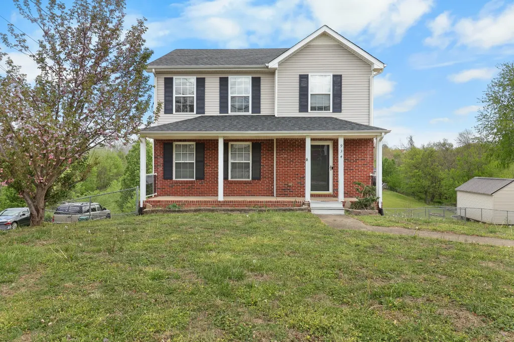 934 Hedge Apple Drive Clarksville TN 37040